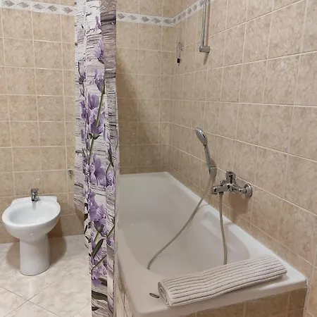 La Casa Di Giada, A Piano Terra In Con Aria Condizionata, Wi-fi E Parcheggio Gratuito *